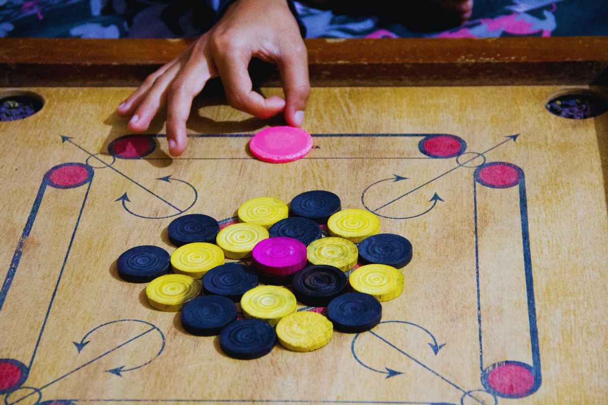persona che sta per fare la propria mossa in un gioco da tavolo