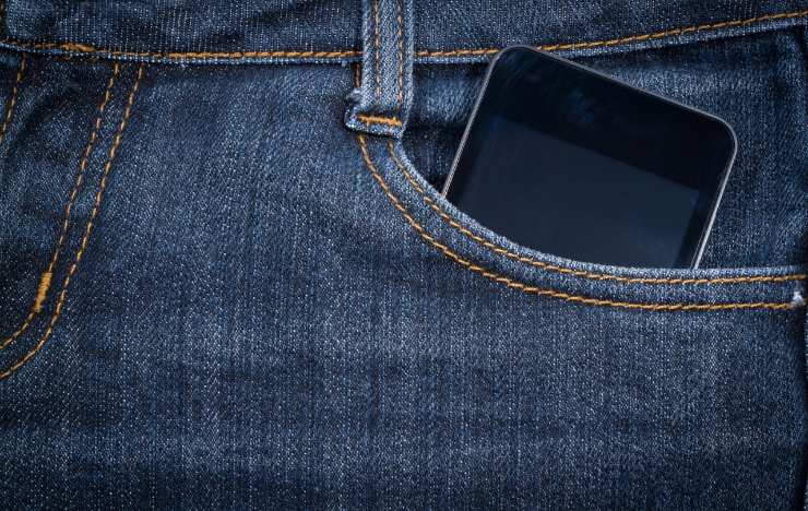Lo smartphone nei jeans rappresenta un pericolo